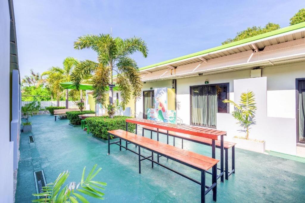 Oyo 450 Rawai Studios Resort Eksteriør billede